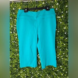 Prana turquoise capri yoga leggings. In excellent condition. Size Large.